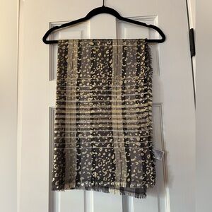 CHICO’s GRAY AND GOLD METALLIC PLAID SHAWL NWOT